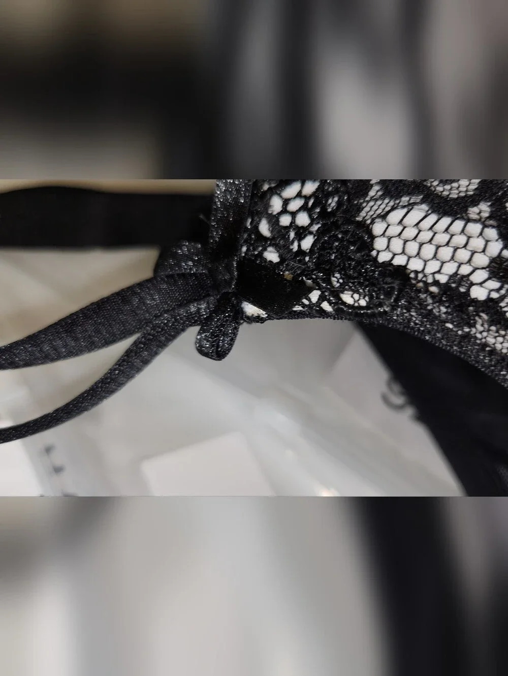 Black & White Lace Underwire Bra 40DDD